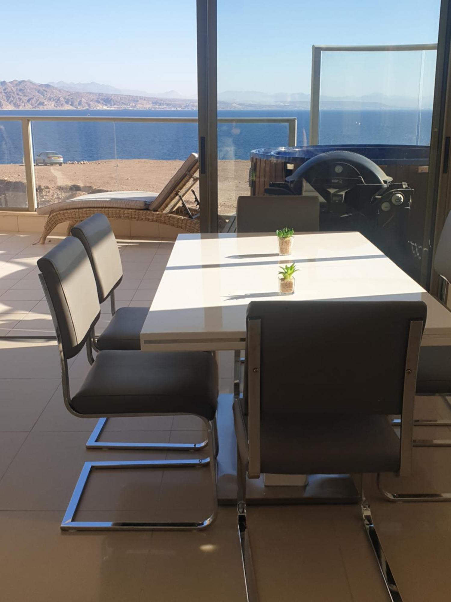 Top-Luxury Exclusive Аpt With Jacuzzi In Front Of The Sea エイラート エクステリア 写真